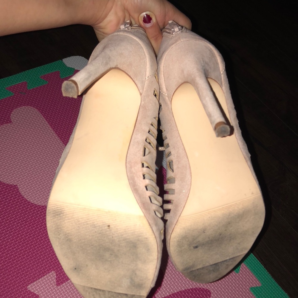 Heels - Picture 5 of 5